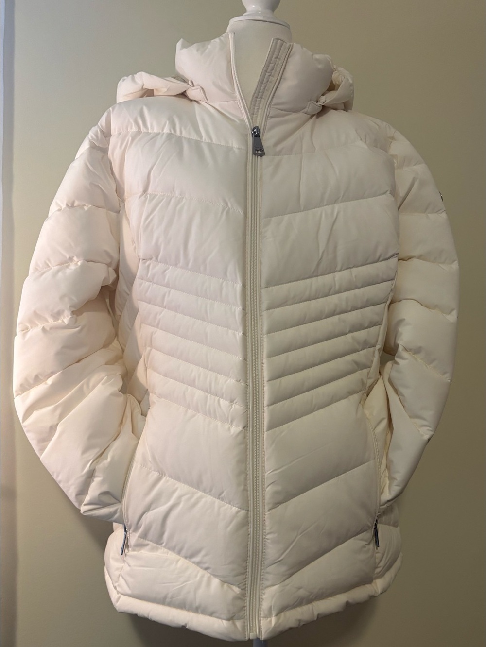 NWT Calvin Klein Women's Cream Lightweight Quilted Hooded Puffer Jacket. XL